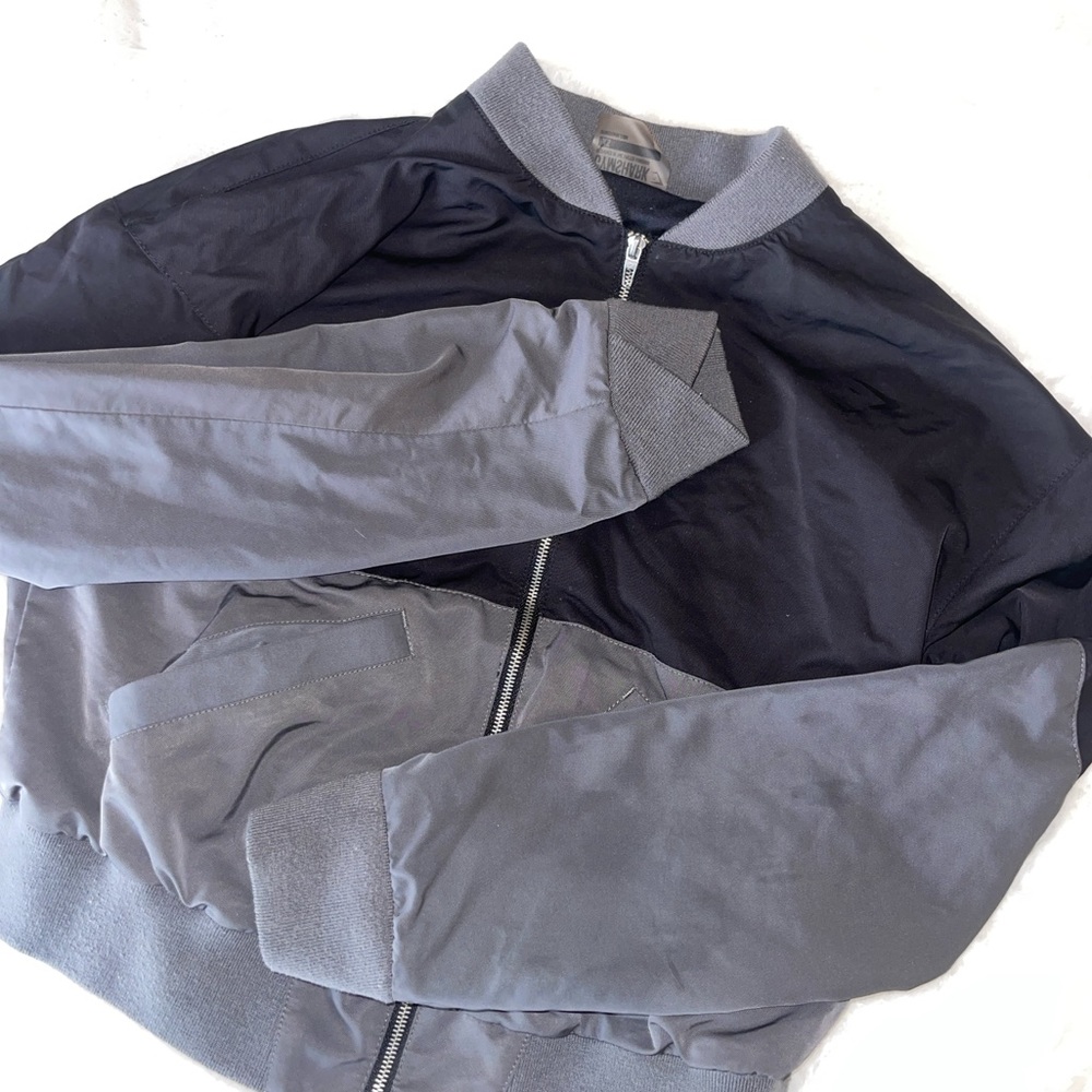 Gymshark bomber jacket. Size xs. Arm zipper detailing